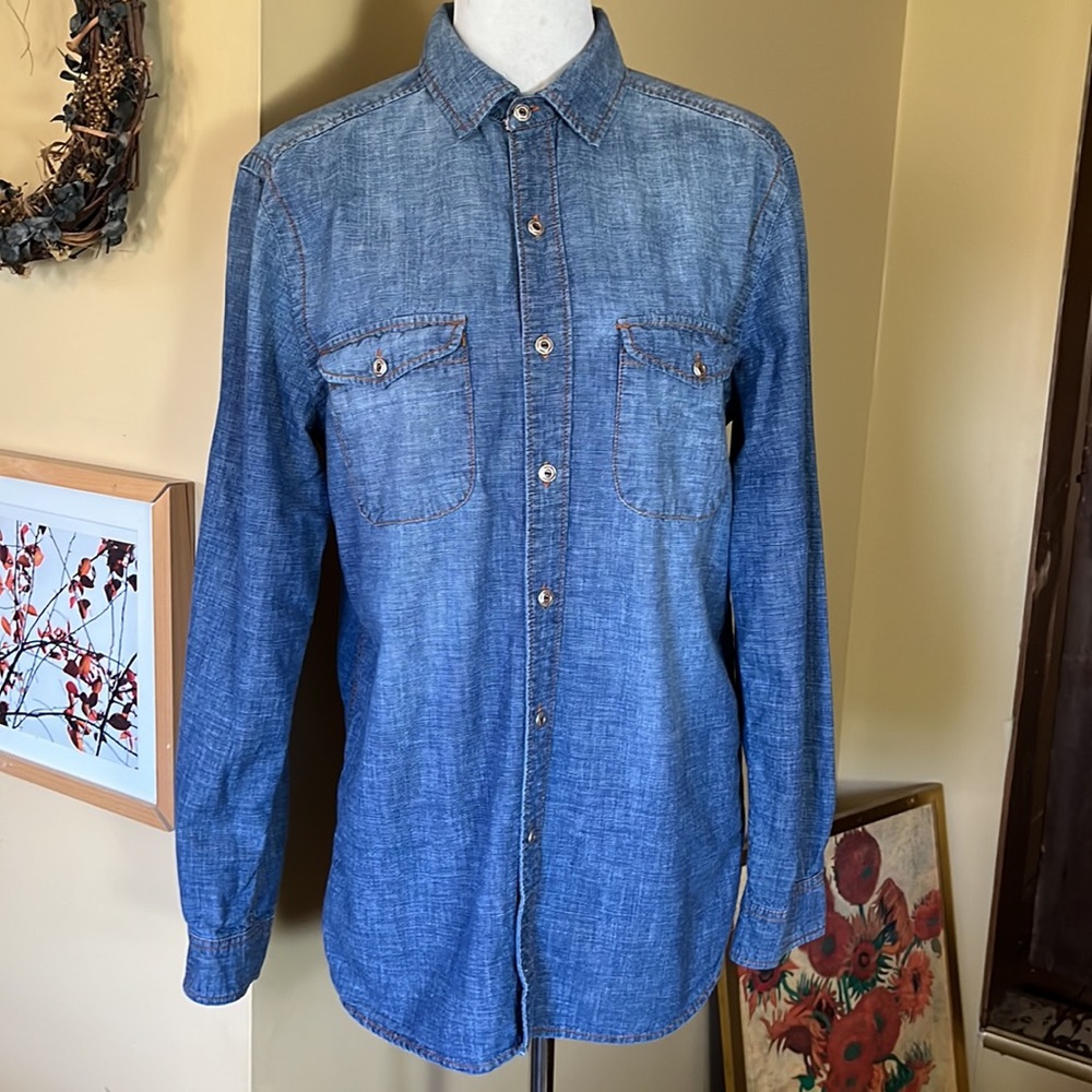 The TERRITORY AHEAD Size Medium Textured Classic Denim Cotton Metal Btn $88 NEW